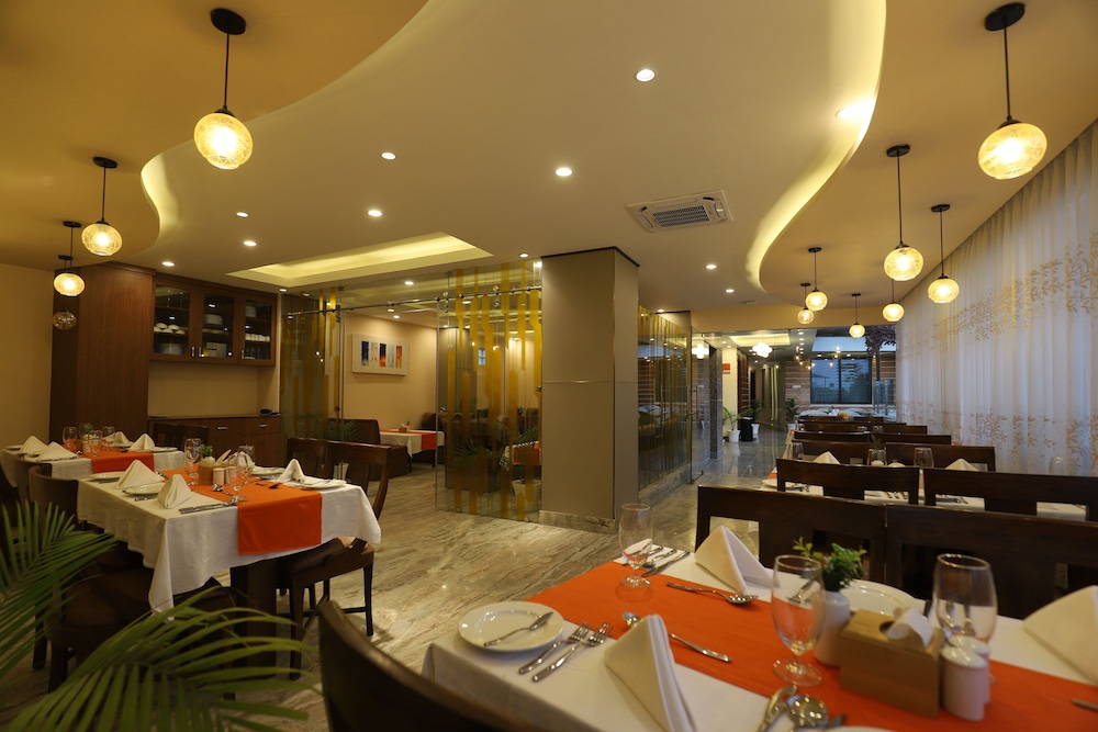 Apex Business Hotel 48/58