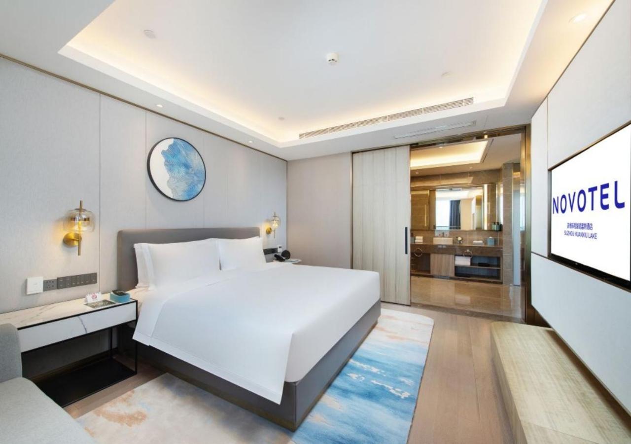 DELUXE, SUITE, KING BED