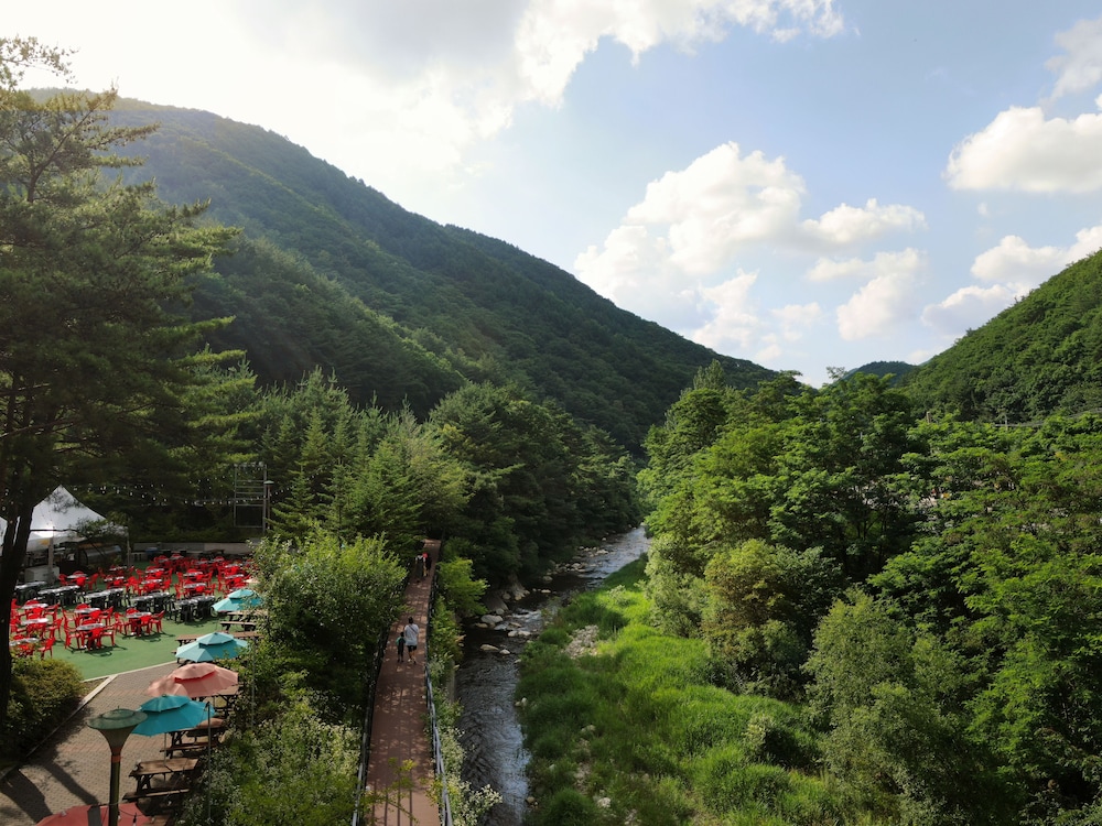 Mayhills Resort 49/50