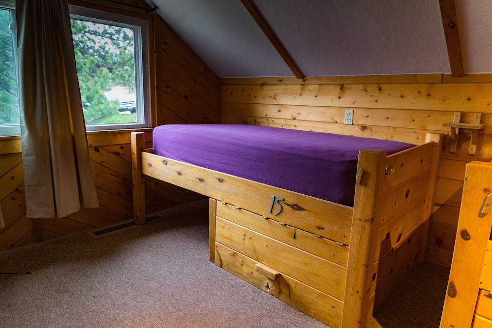 Estes Park Adventure Hostel 16/26