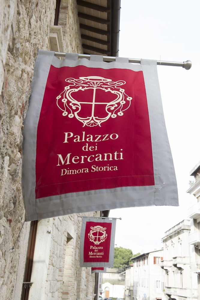 Palazzo Dei Mercanti 3/50