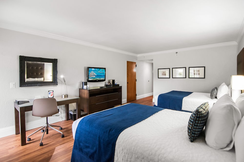 Miami Lakes Hotel 20/48
