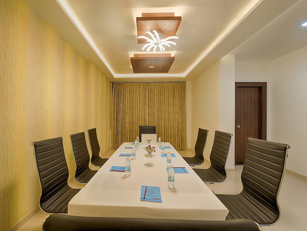 Holiday Residency 34/36