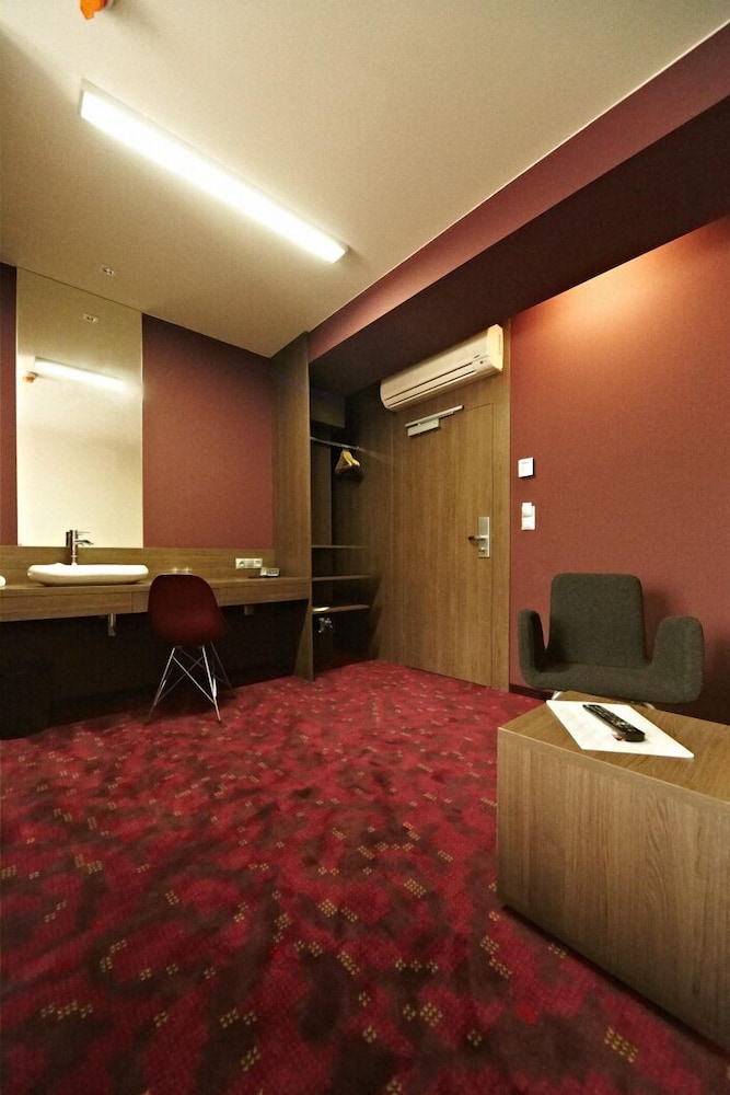 Kongres Hotel Roca 24/76