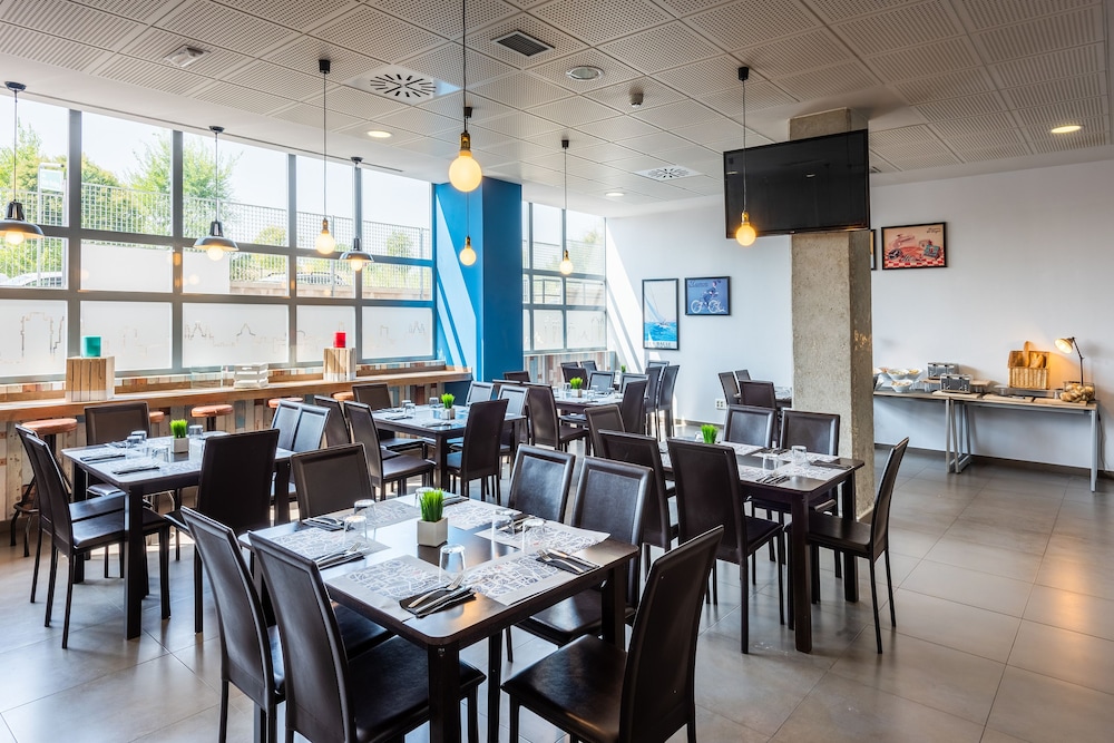 Madrid Airport Suites Affiliated By Melia 48/67