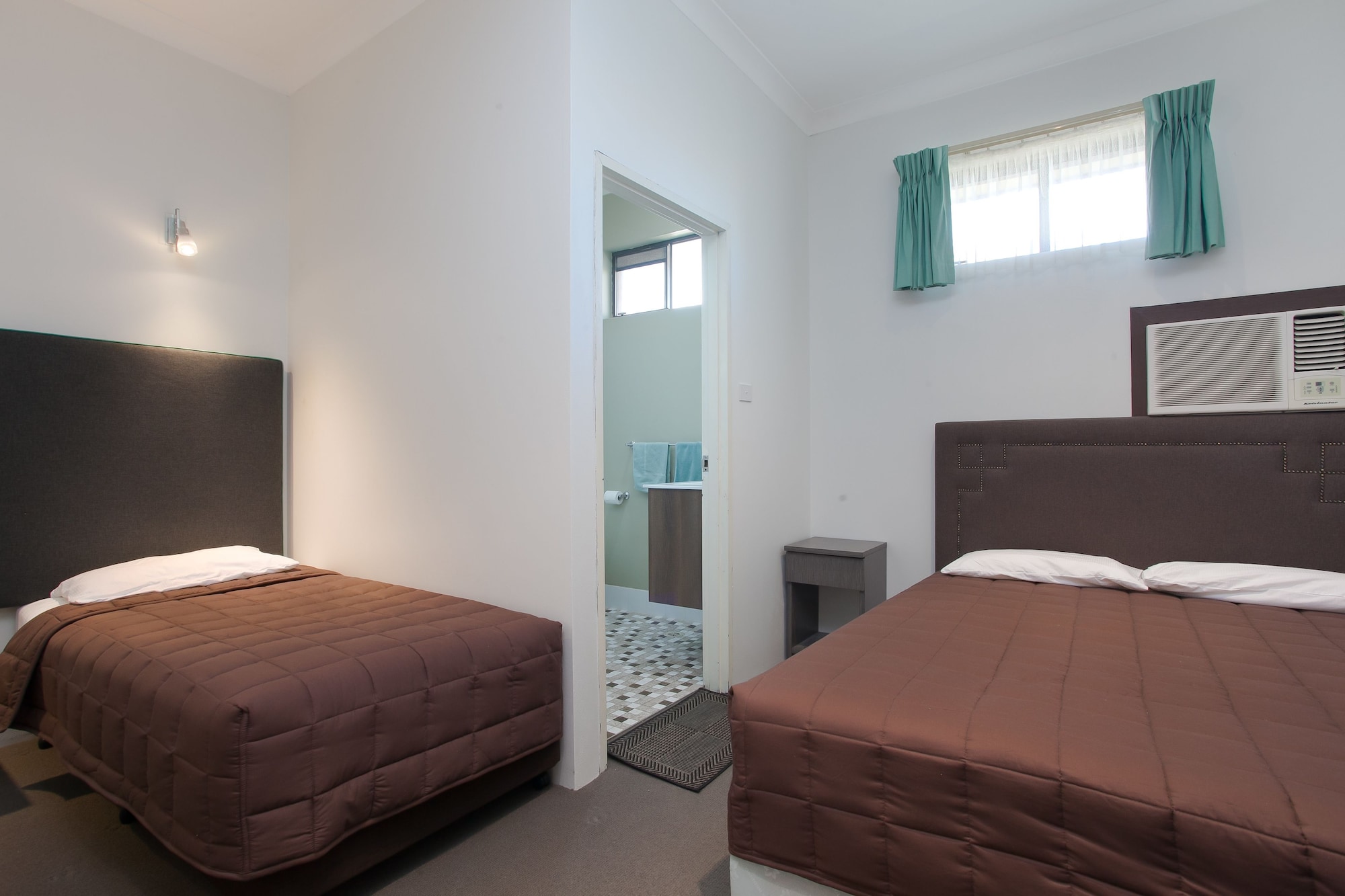 Deluxe, Family, 1 Single and 2 Queen Beds, 2 Queen Beds, Ground Floor