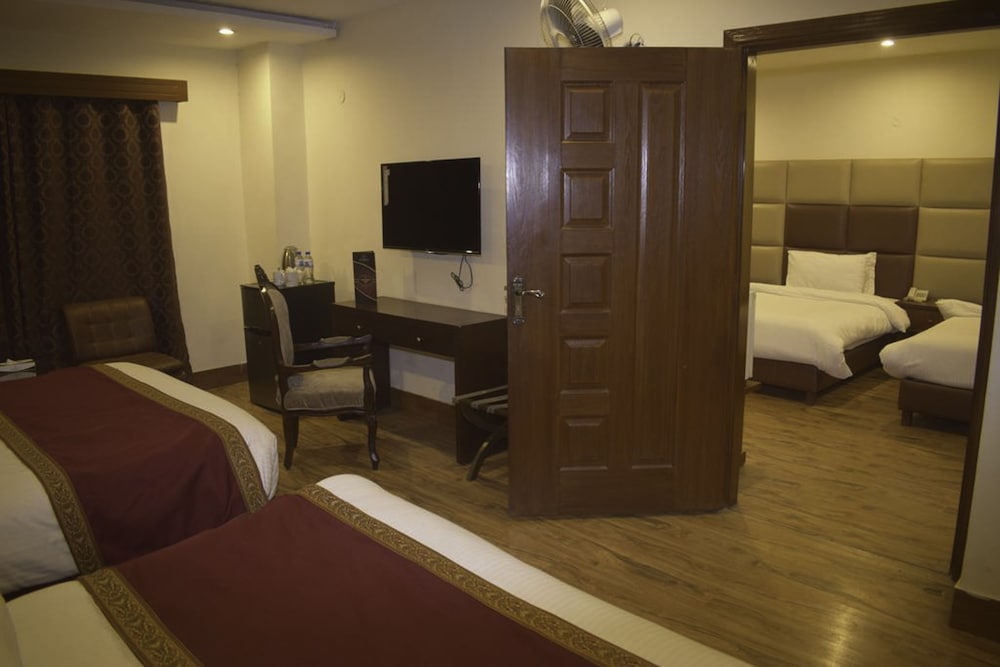 Grand Millennium Hotel Lahore (Local) 24/41