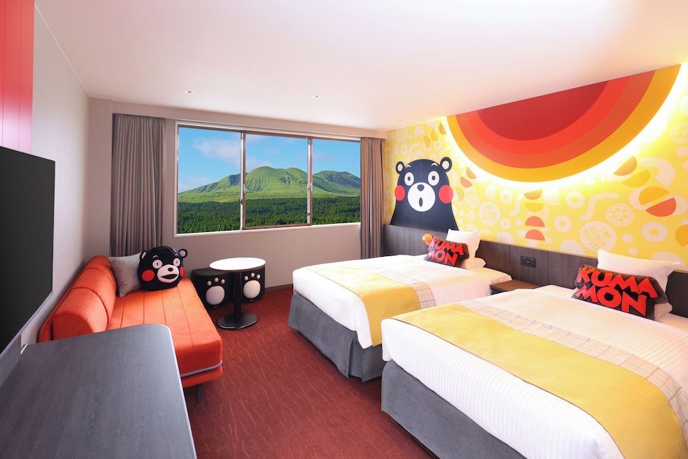 Twin Beds, 2 Sofa, South Wing