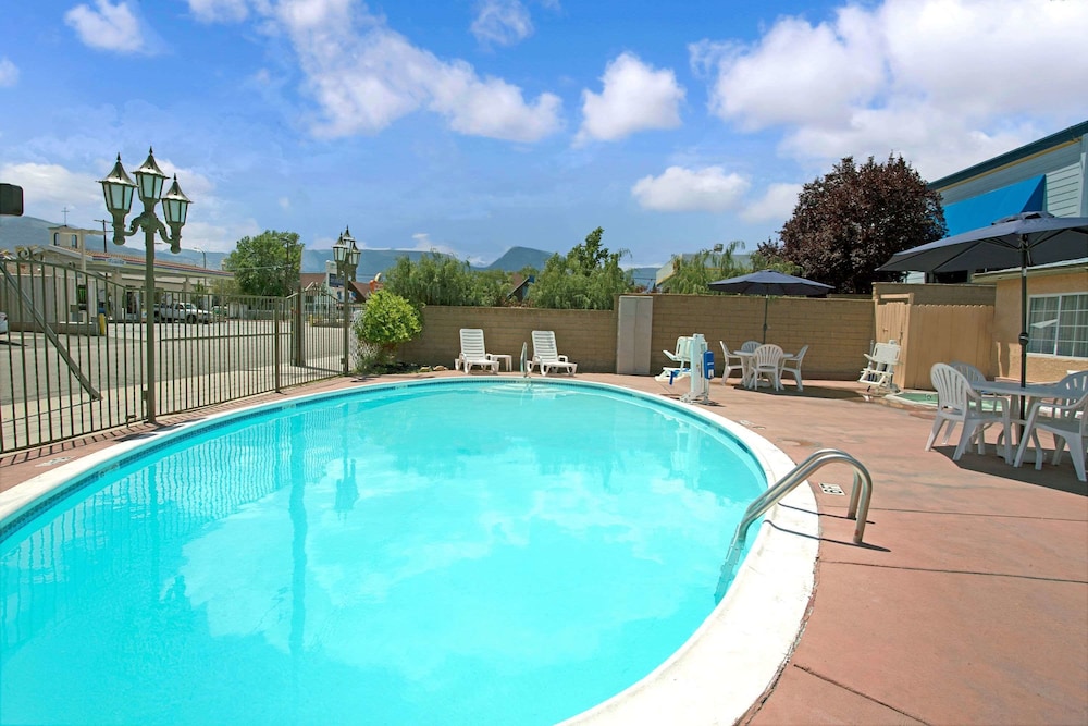 Travelodge By Wyndham Bishop in BISHOP - CA