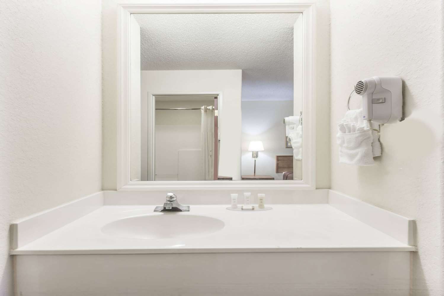Baymont by Wyndham Iowa Lake Charles 12/13