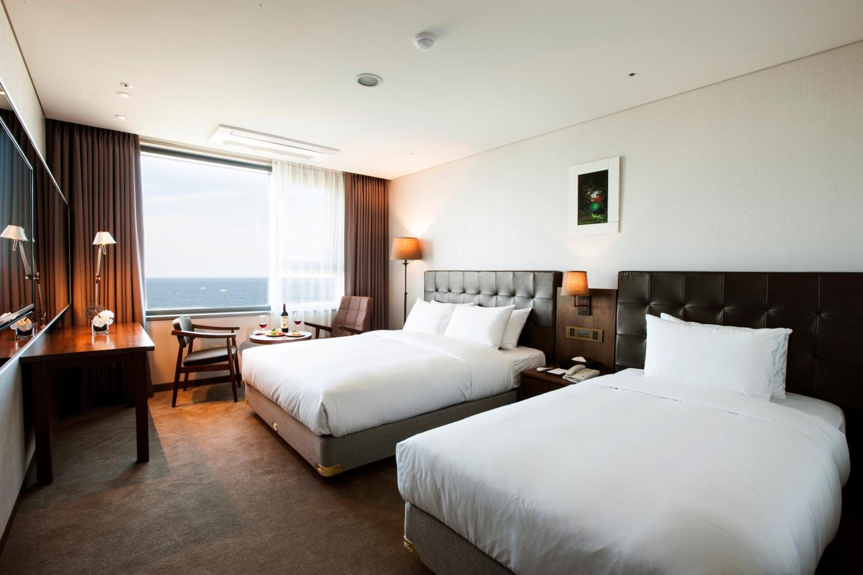 Ocean, Deluxe, Twin Beds