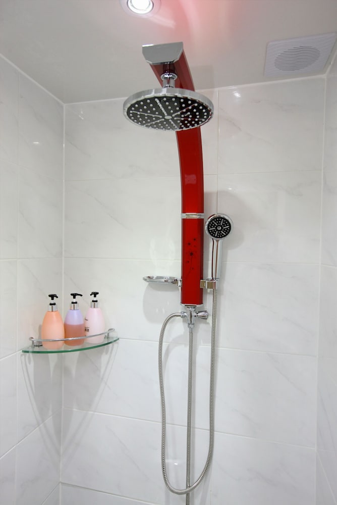 Traum Hotel &amp; Condo 54/55