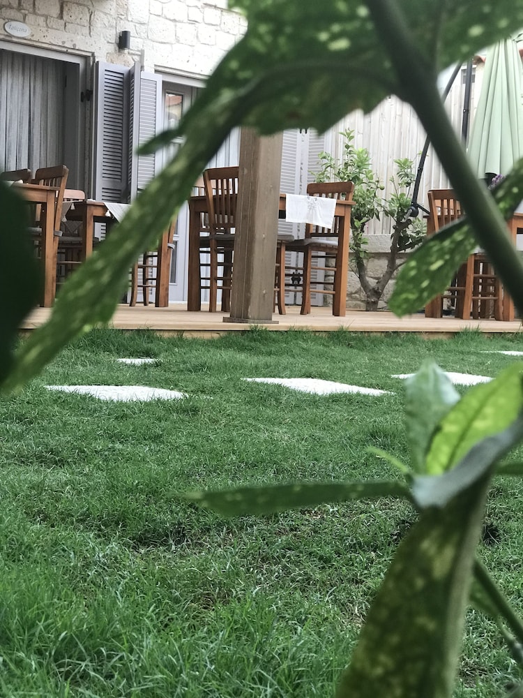 Alacati Cona Butik Otel 37/50