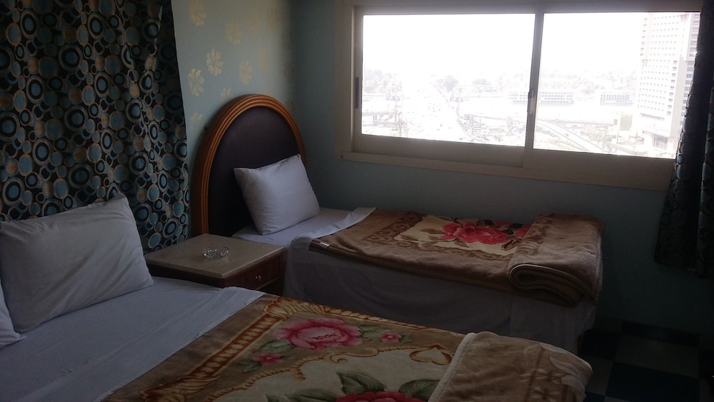 Isis Hotel 2 - Hostel 32/50