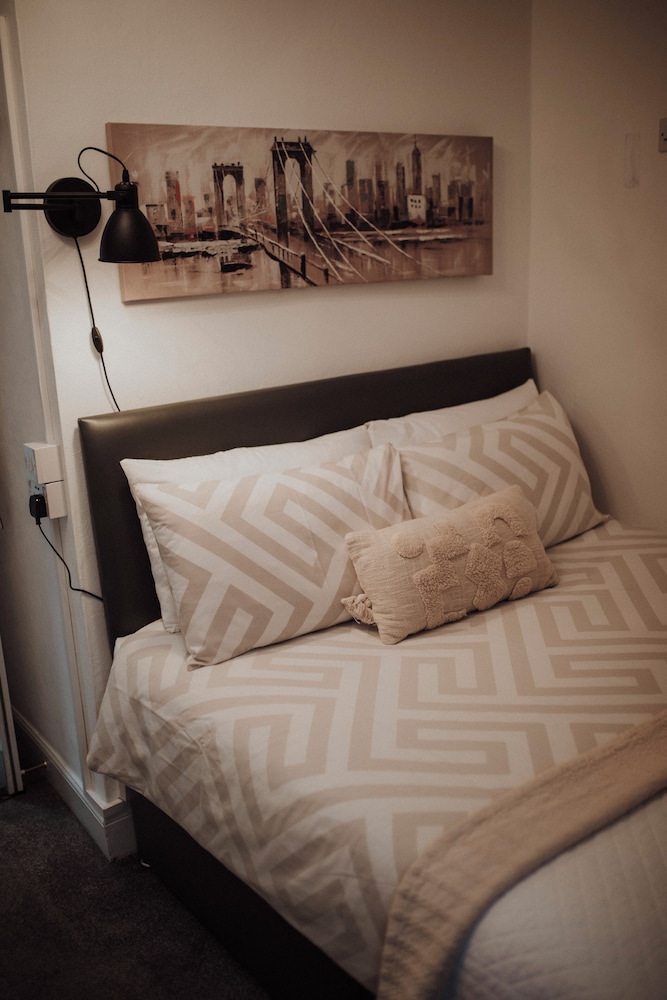 16 PILRIG GUEST HOUSE 36/60