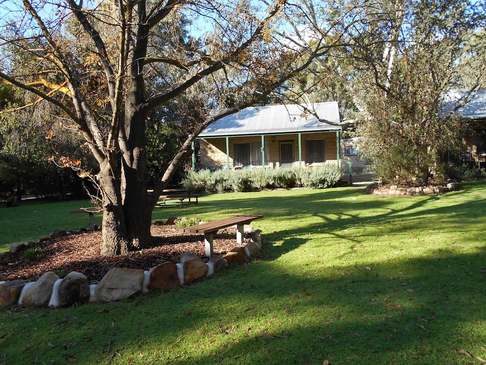 GRAMPIANS VIEW COTTAGES AND UNITS 54/64
