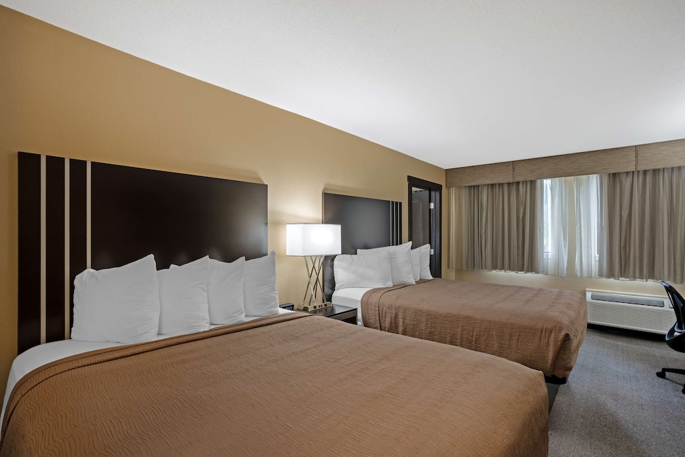 Suite, 2 Queen Beds, Sofa