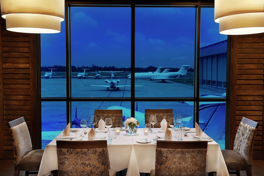 Legend Hotel Lagos Airport Curio Collection By Hilton 61/81