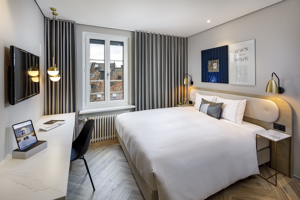Hotel Felix 6/30