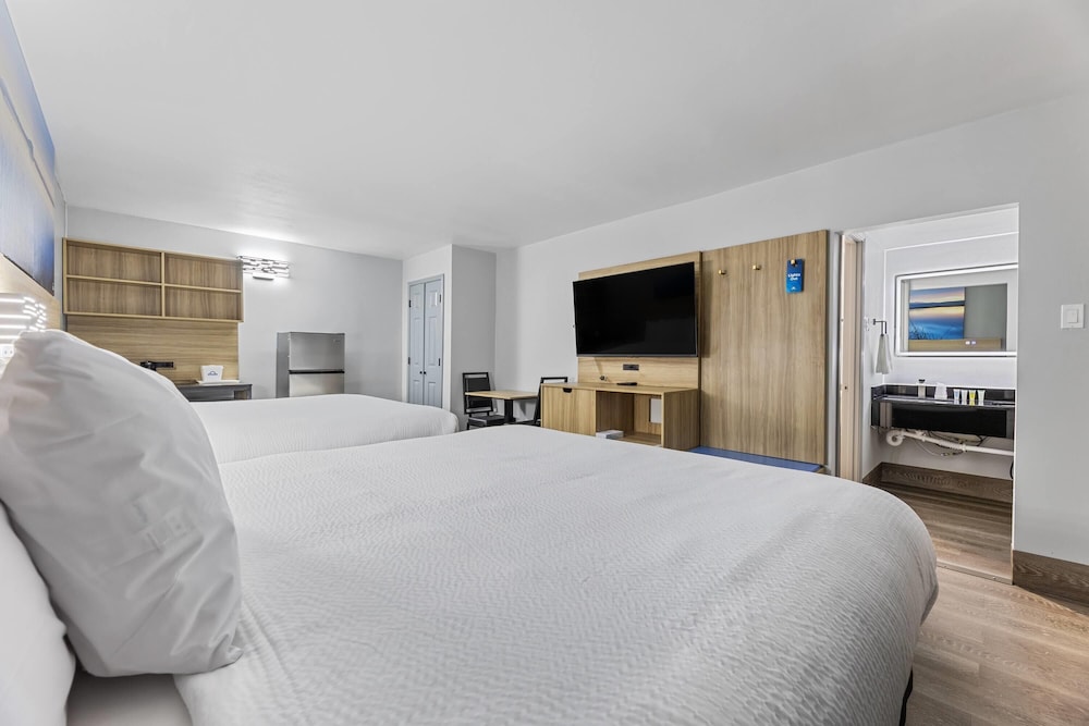 Days Inn & Suites by Wyndham Texas City 21/52