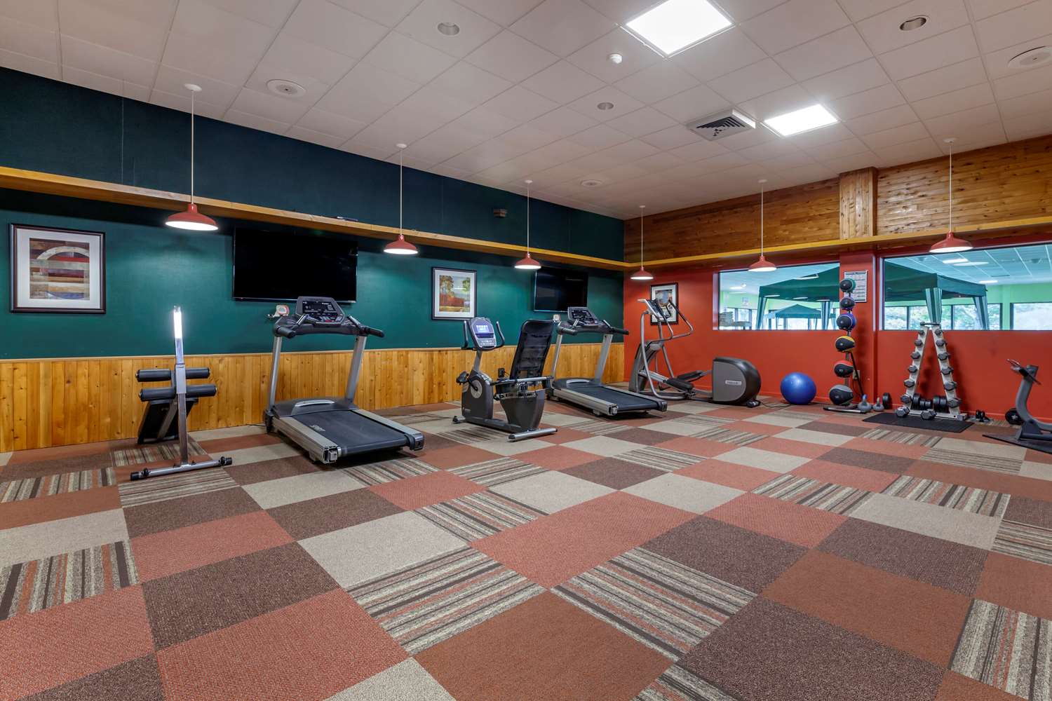 Quality Inn & Suites Escanaba North 17/24