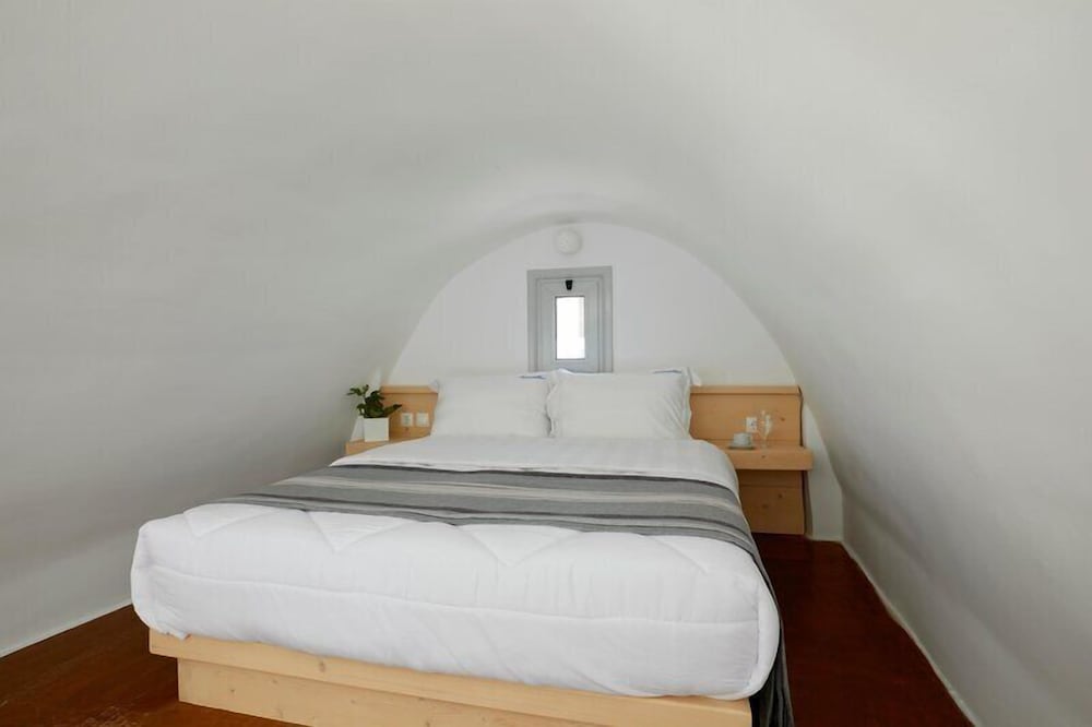 Junior Suite, 1 Double and 1 Single Bed, Panoramic Caldera View