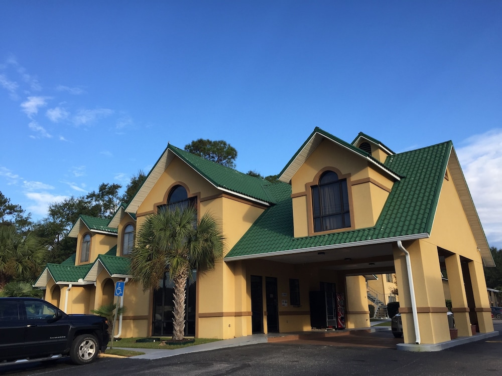 Howard Johnson By Wyndham Dothan 6/25