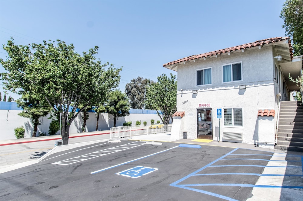 Motel6 Orange, CA - Anaheim 23/33