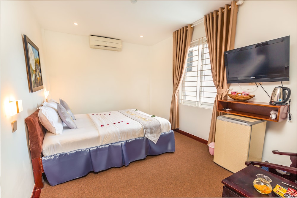 Amona Hotel 12/50
