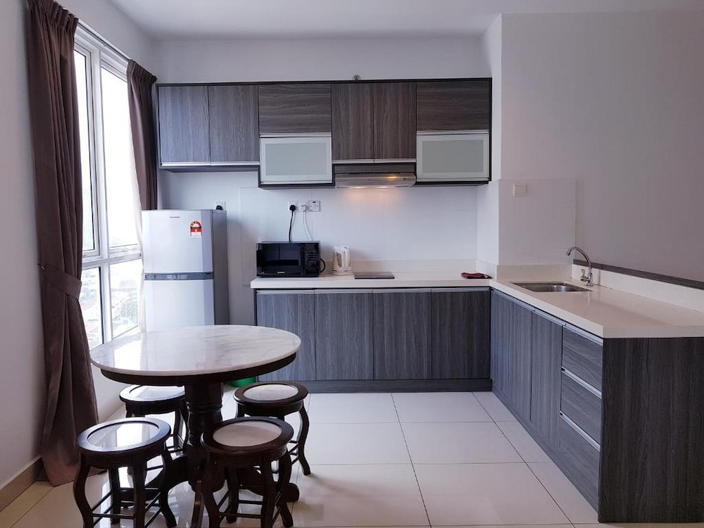 Merlene Suites at Mansion One 24/50