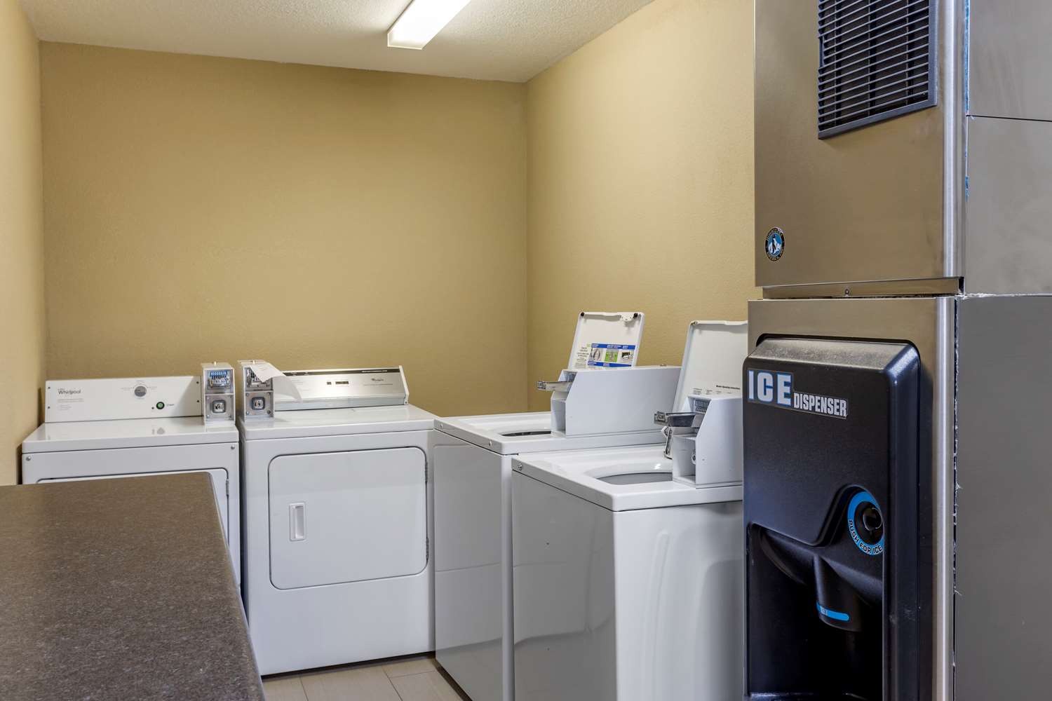 Comfort Suites Batesville, MS 21/24