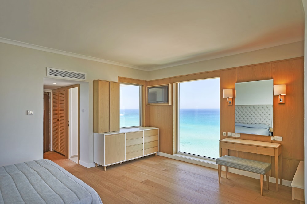 Sunrise Beach Hotel 9/45