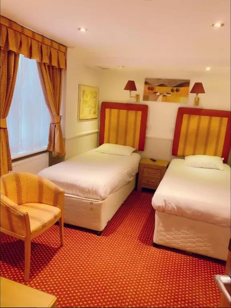 Hyde Park Radnor Hotel 20/40