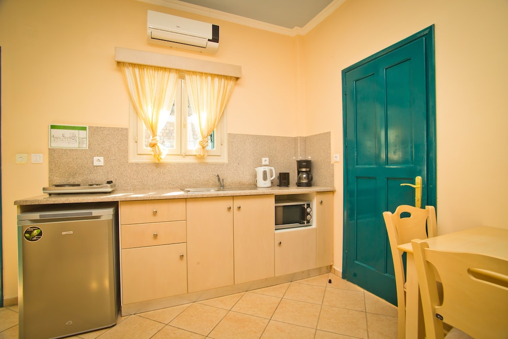 Elena Village 45/45