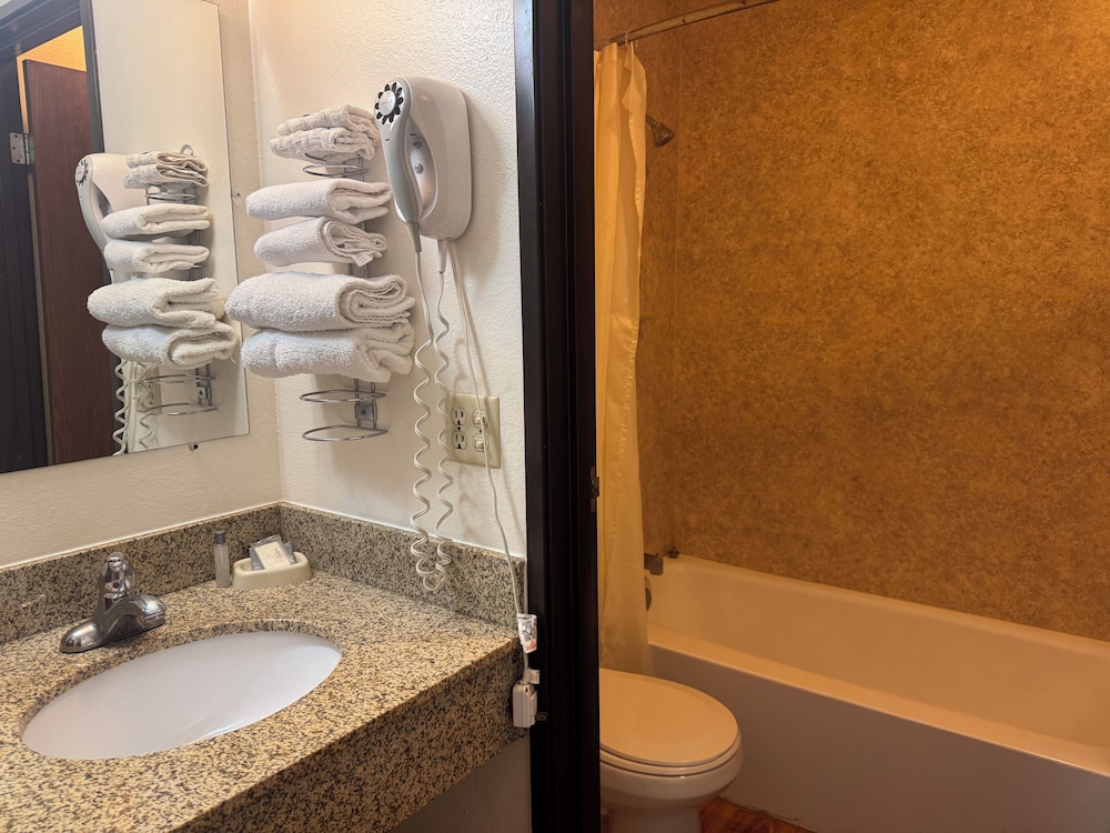 Lone Tree Inn Sidney By Hotel O 49/53