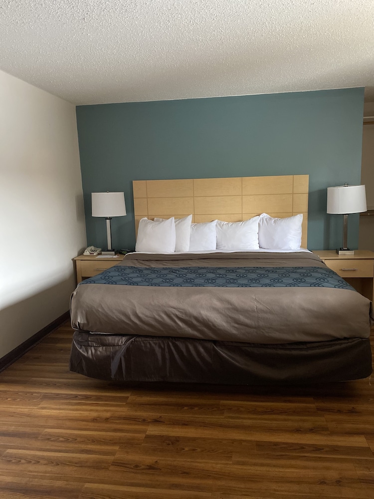 ROOM, KING BED, ACCESSIBLE