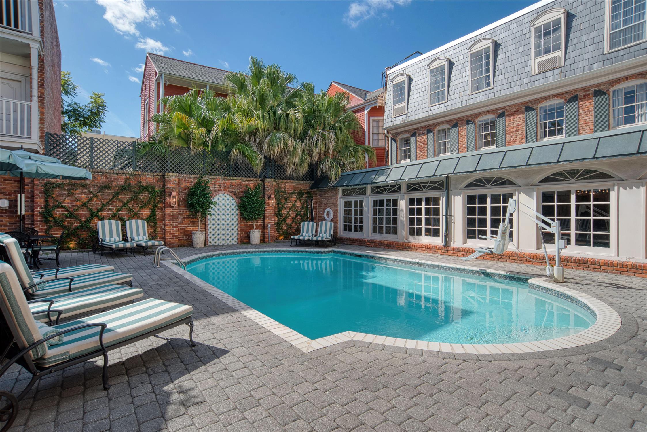 Best Western Plus French Quarter Courtyard Hotel 53/54