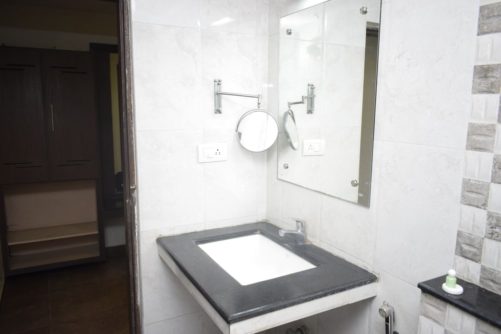 Hotel Tamizh Park 33/34