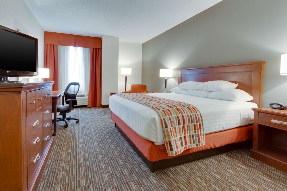 Drury Inn and Suites St Louis O Fallon IL 5/36