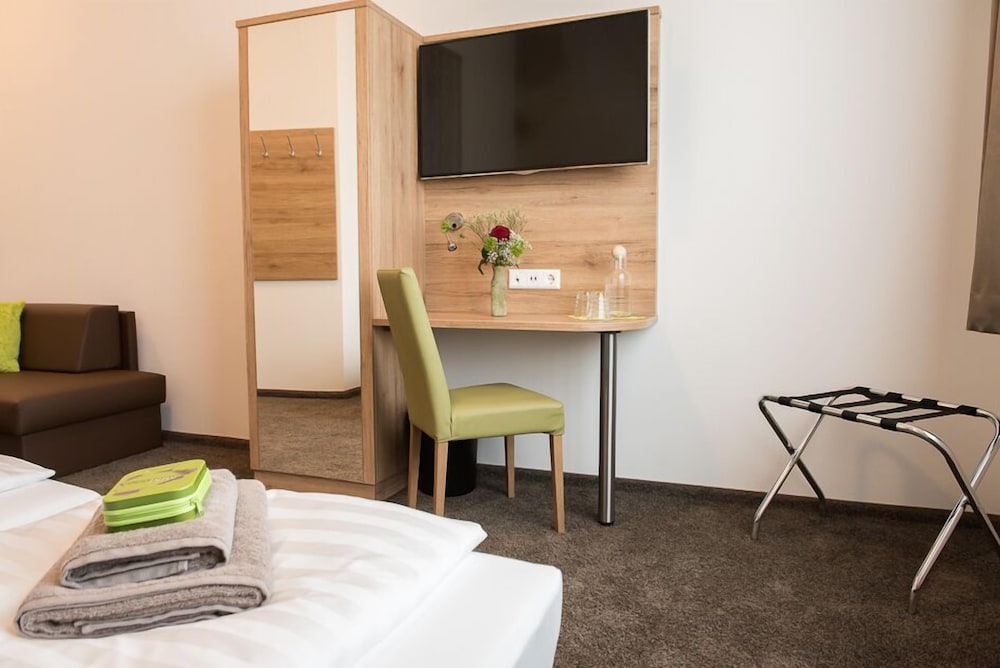 The Outlet Hotel 9/37