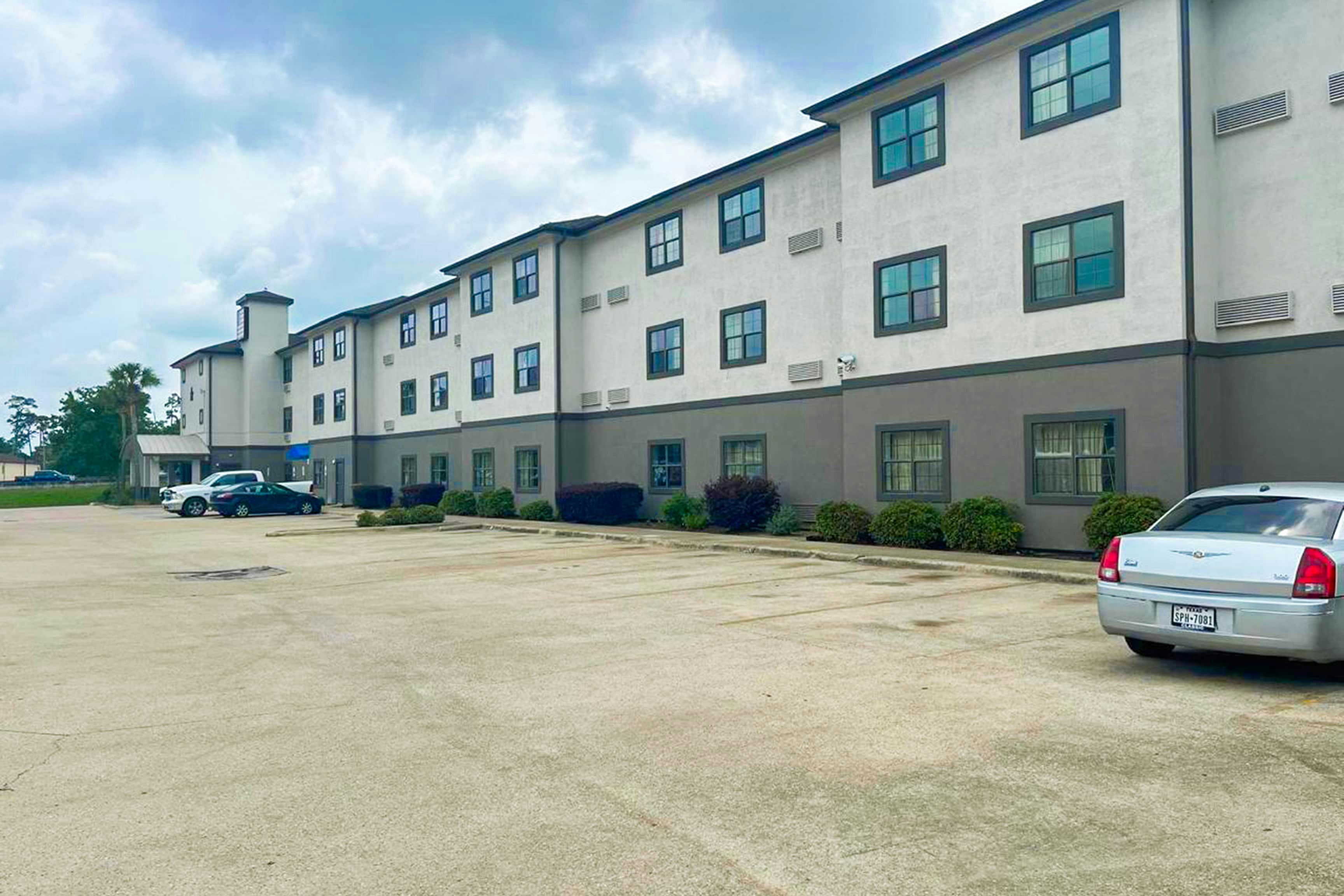 OYO Townhouse Beaumont Medical Center Area I-10 10/12