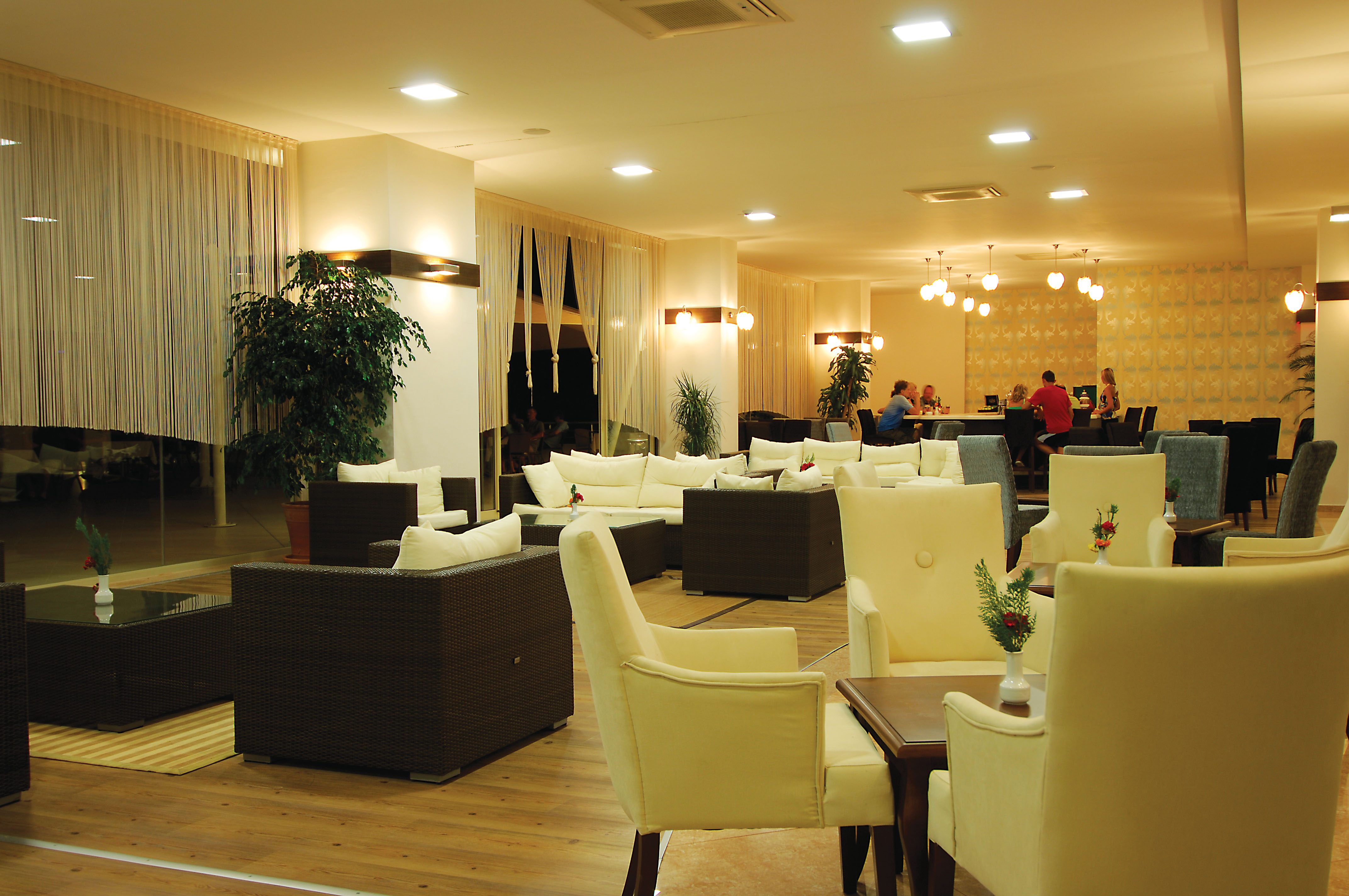 LYCUS BEACH HOTEL 38/57