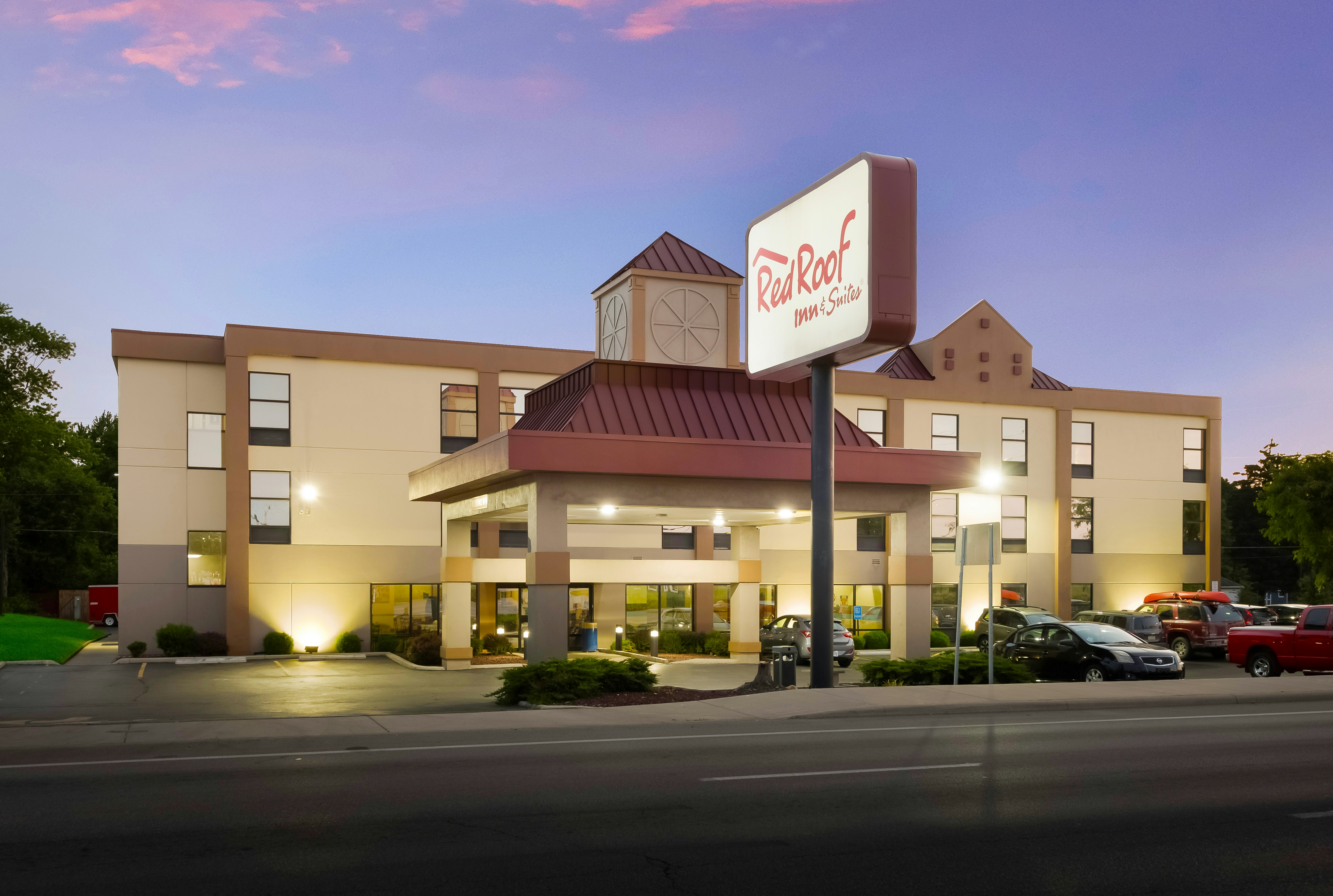 Red Roof Inn and Suites Columbus - W. Broad 6/55