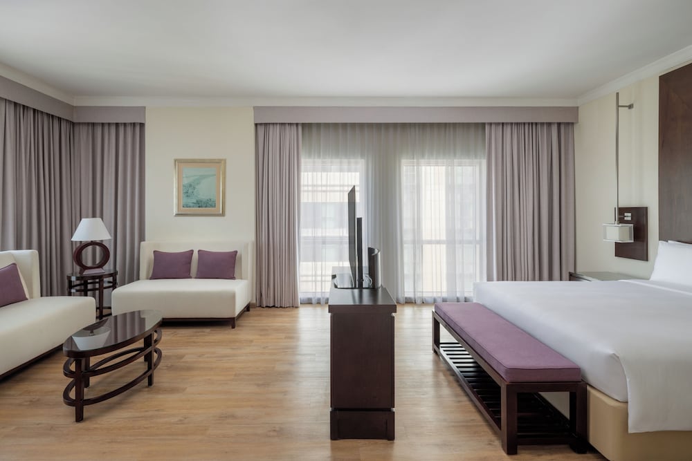EXECUTIVE, SUITE, KING BED, CLUB LOUNGE ACCESS