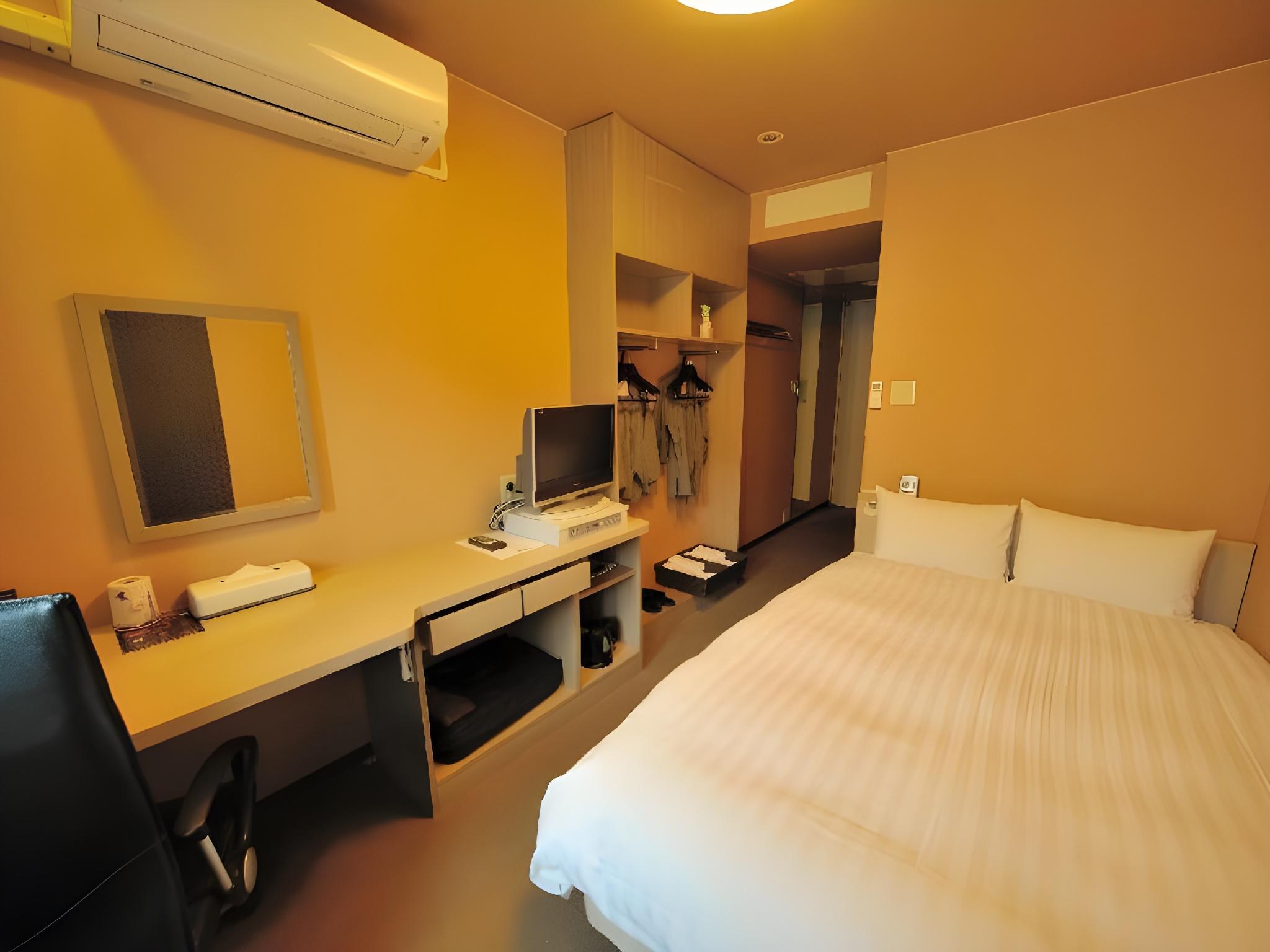 Room, King Bed, Riverside