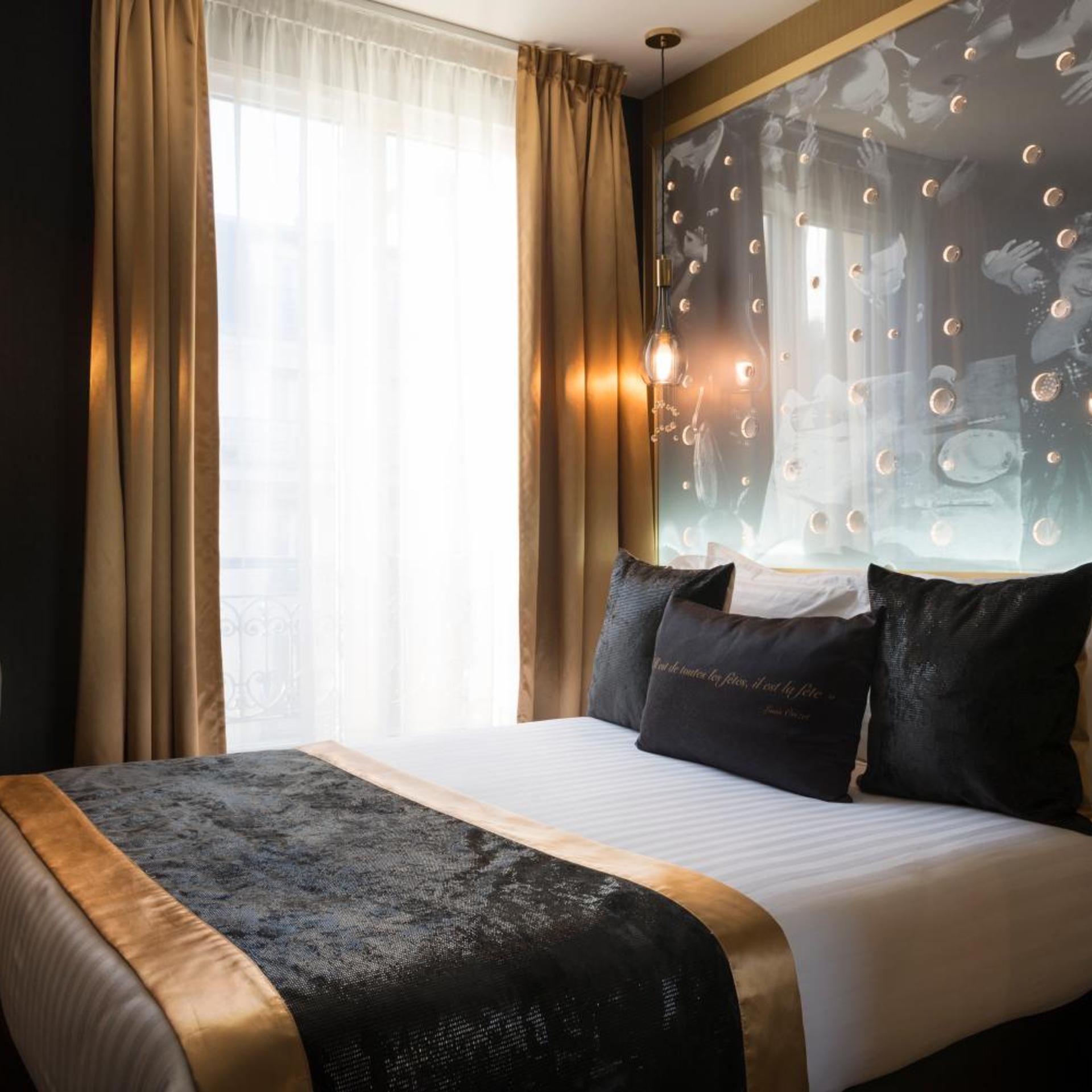 Adjoining, 2 Rooms, Single Bed، Les Bulles de Paris Hotel 4/5