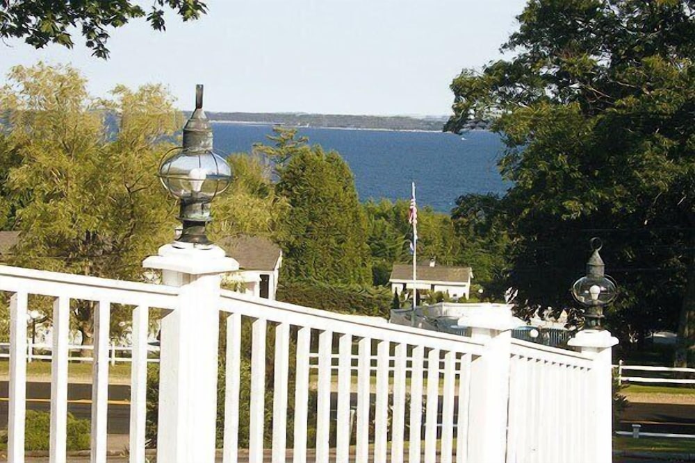 Mount Battie Motel 8/73