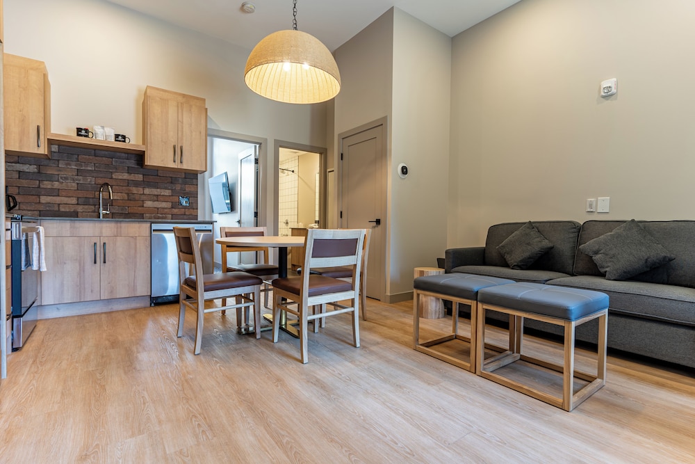 Basecamp Suites Revelstoke 28/50