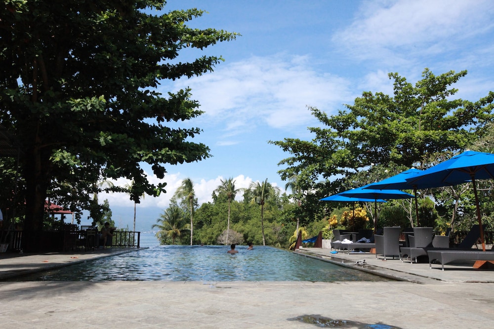 Nusantara Diving Centre Resort Spa 67/73