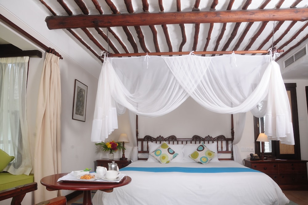 Jacaranda Indian Ocean Beach Resort 9/40